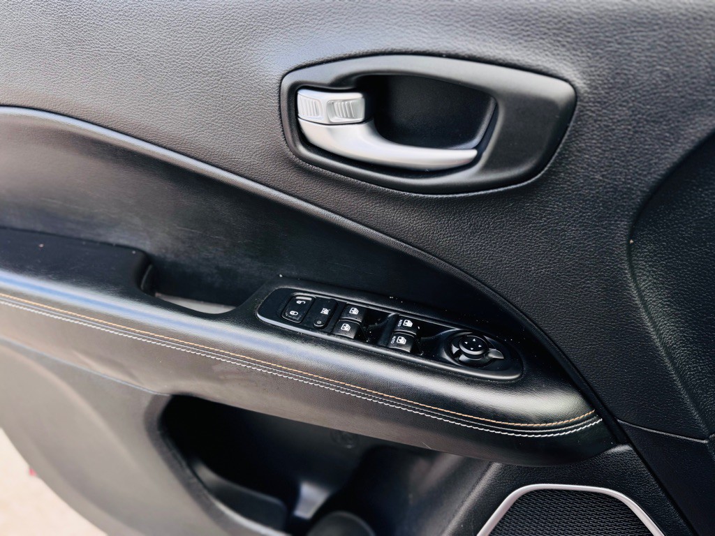 2018 Jeep Compass Image 17