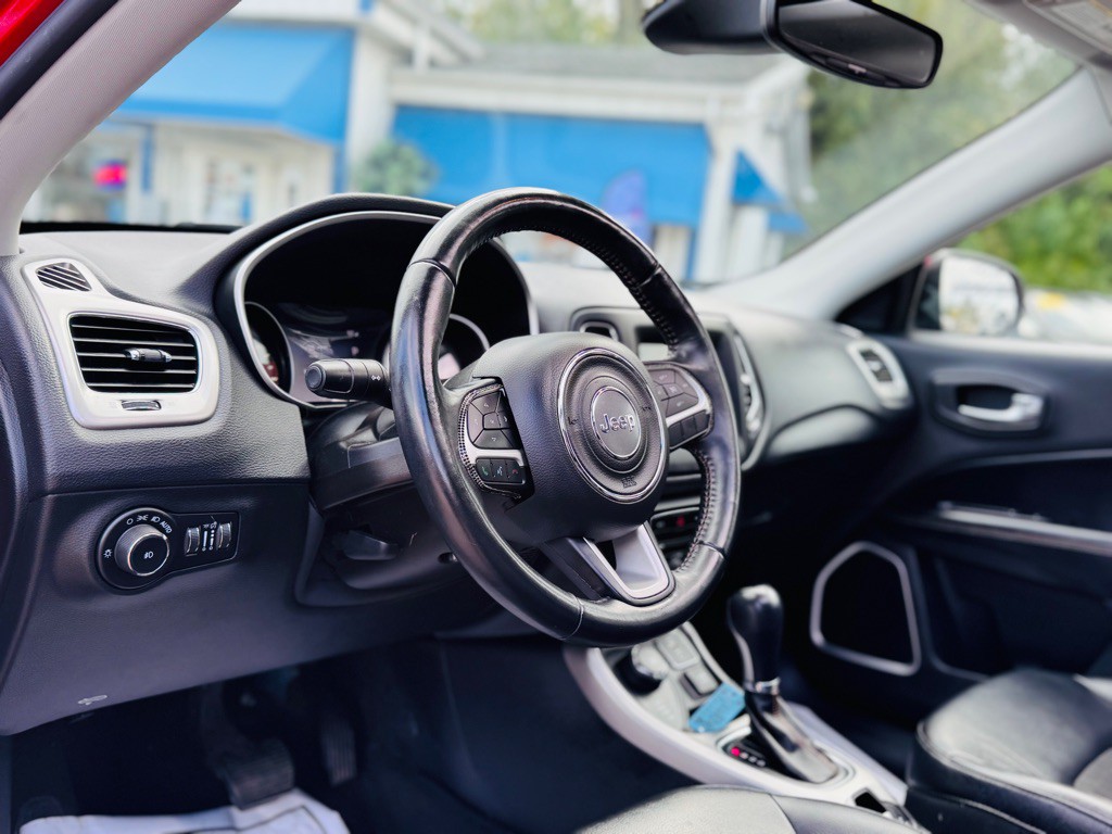 2018 Jeep Compass Image 18