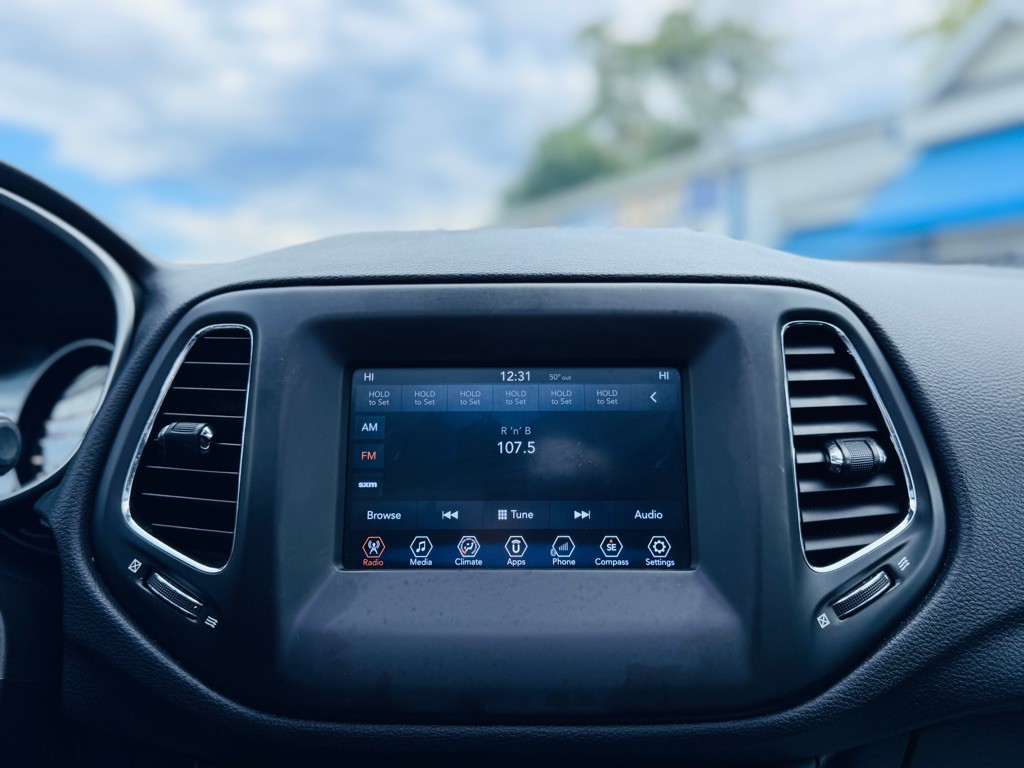 2018 Jeep Compass Image 38