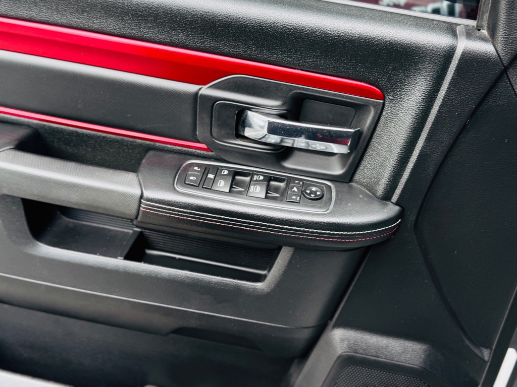2015 RAM 1500 Image 33
