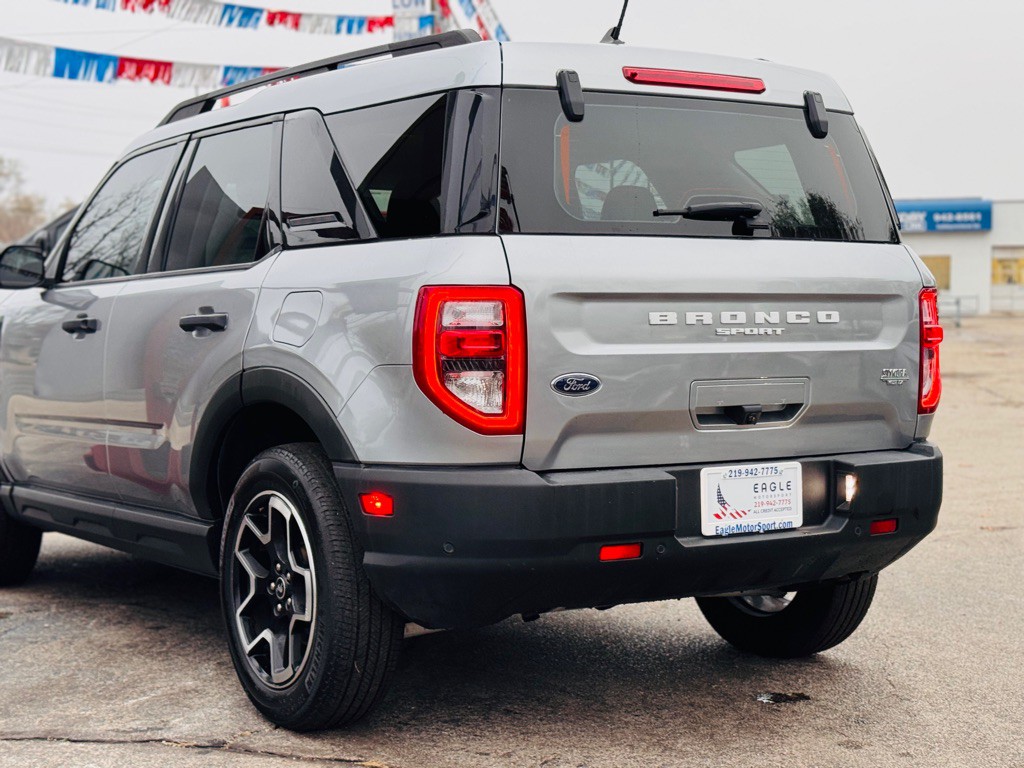 2022 Ford Bronco Image 9
