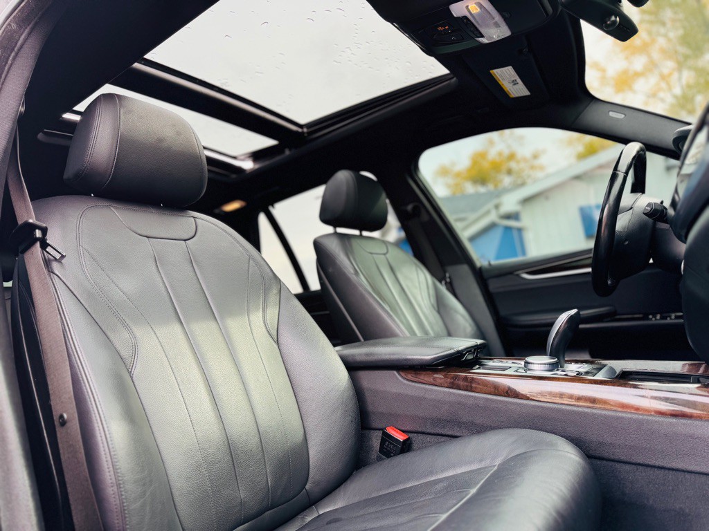 2017 BMW X5 Image 28