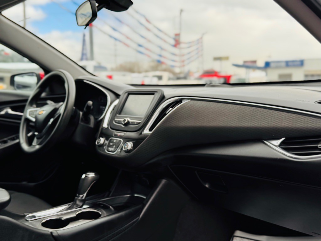 2016 Chevrolet Malibu Image 21