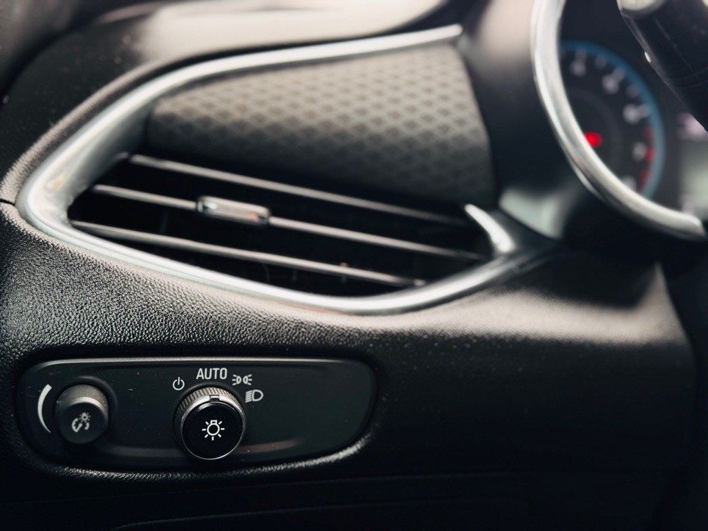 2016 Chevrolet Malibu Image 28