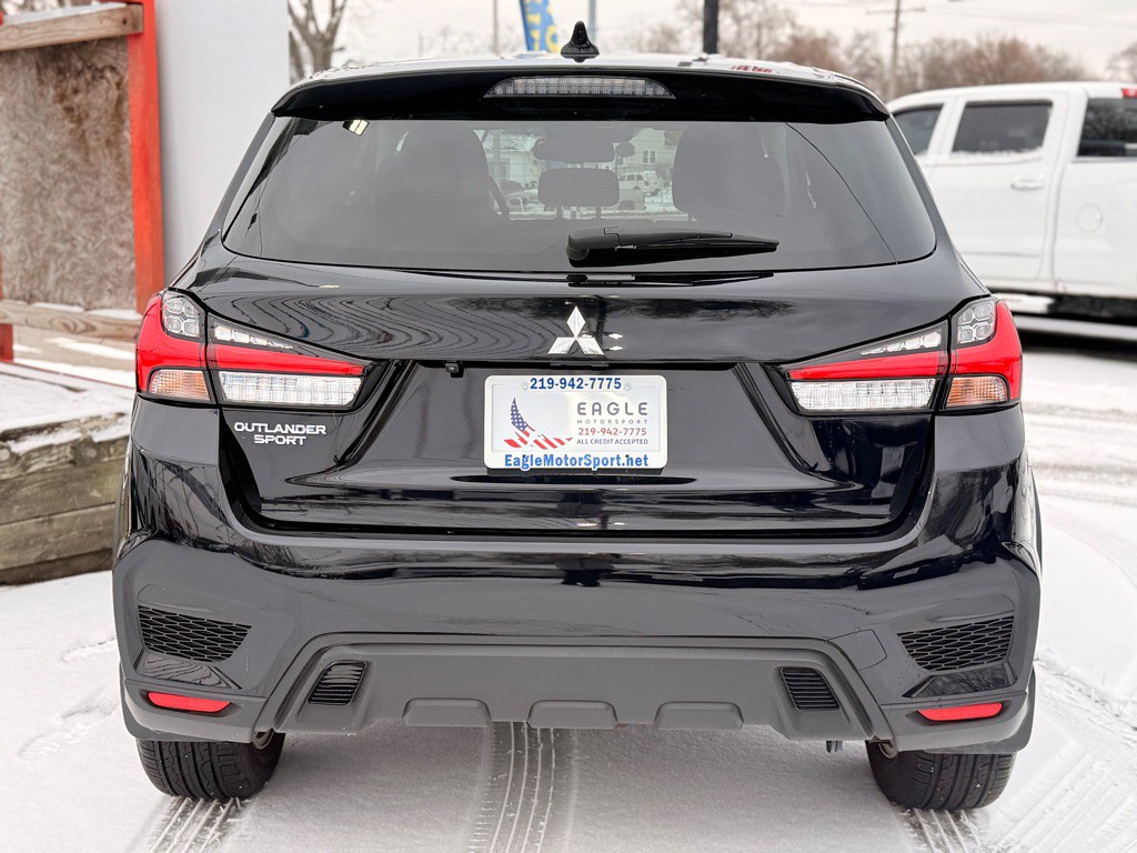 2024 Mitsubishi Outlander Image 8