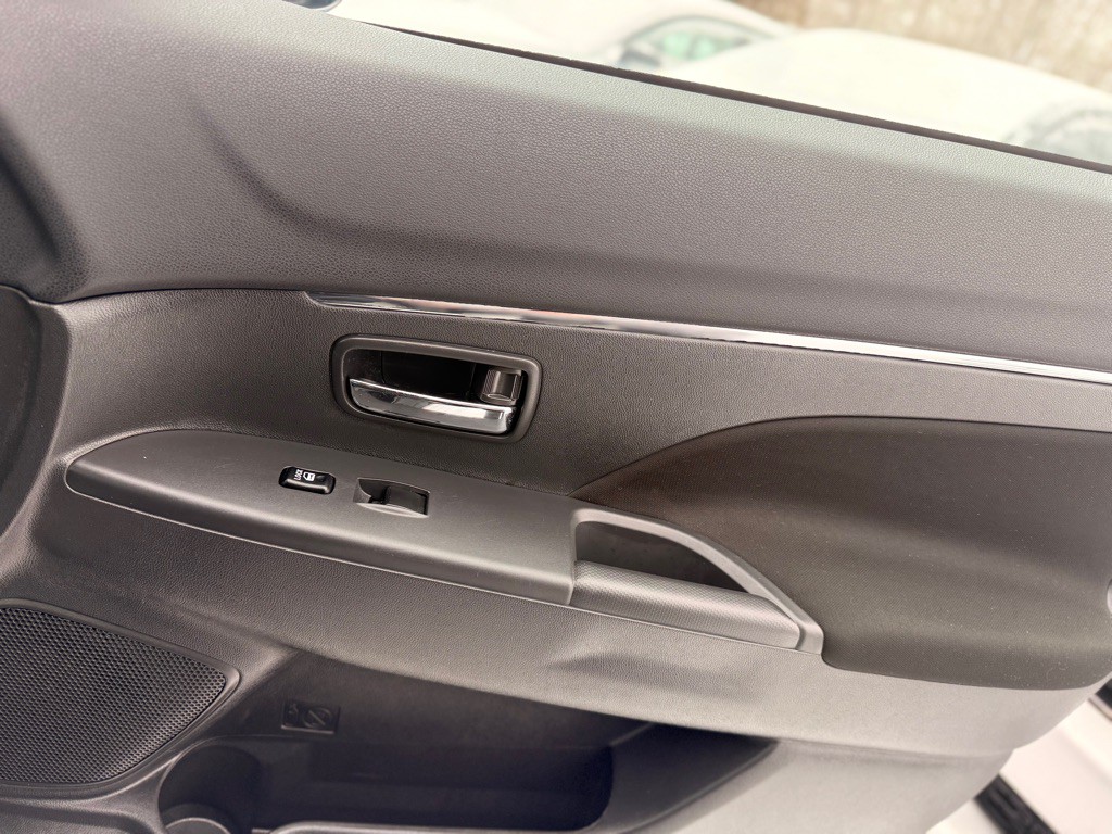 2024 Mitsubishi Outlander Image 17