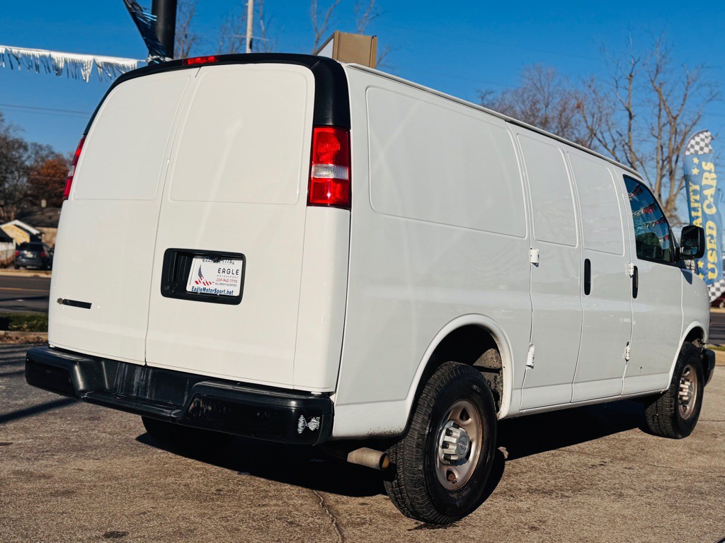 2019 Chevrolet Express Image 6