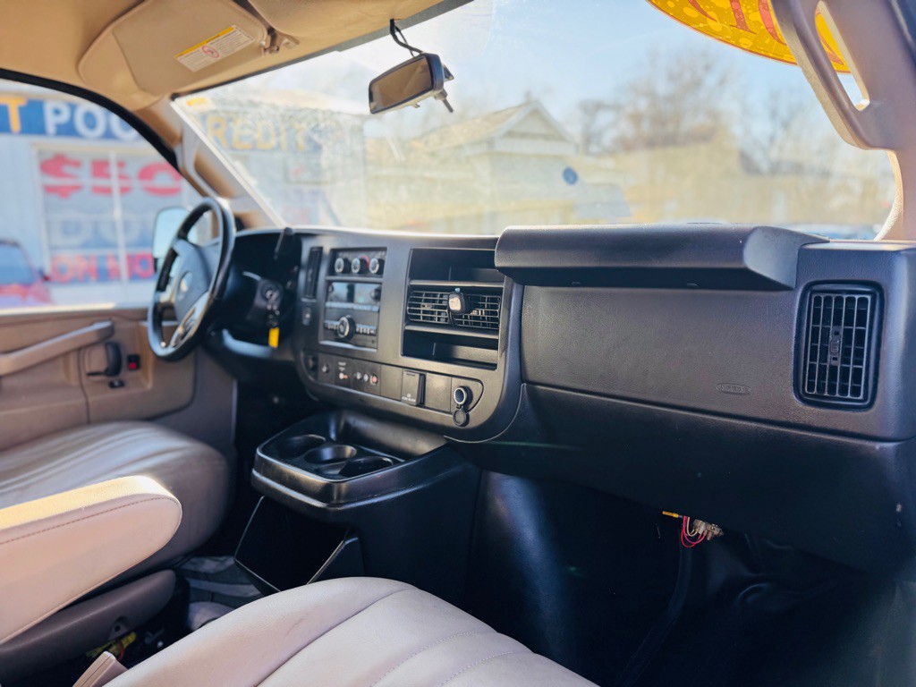 2019 Chevrolet Express Image 17