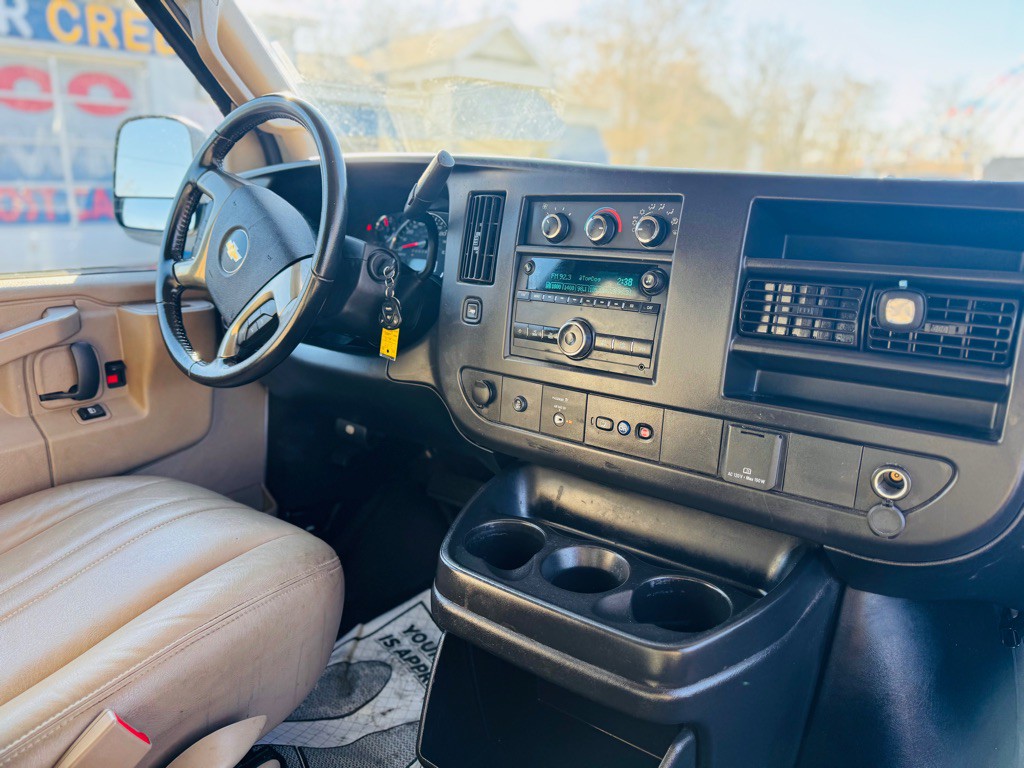 2019 Chevrolet Express Image 18