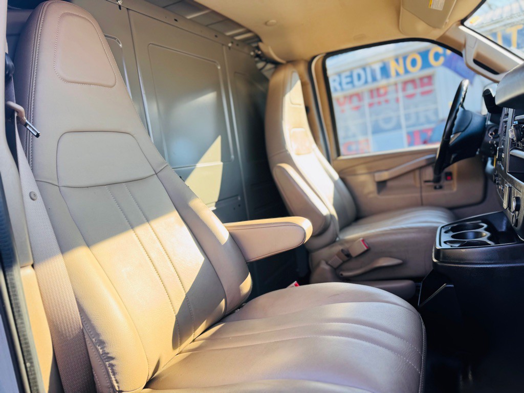 2019 Chevrolet Express Image 19