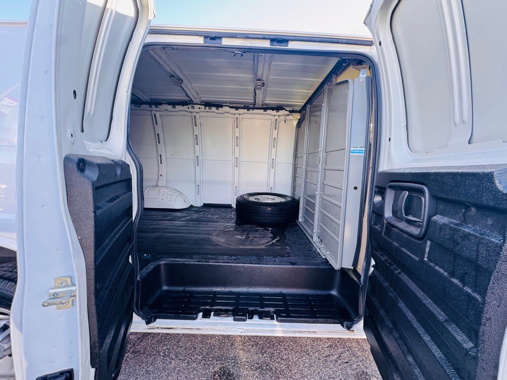 2019 Chevrolet Express Image 24