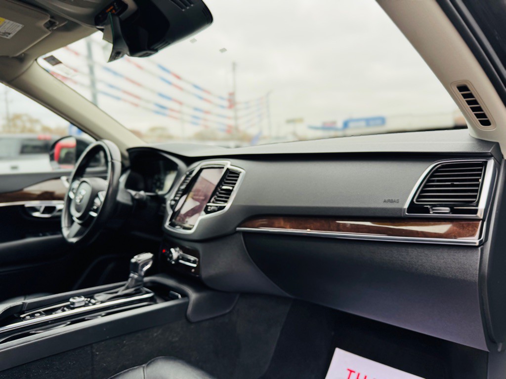 2016 Volvo XC90 Image 28