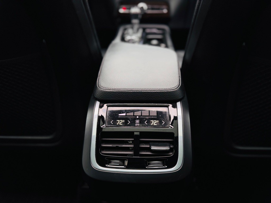 2016 Volvo XC90 Image 33