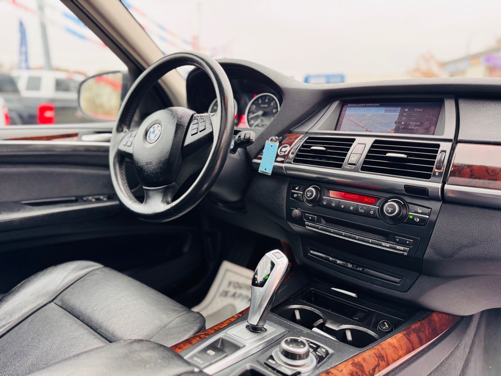 2011 BMW X5 Image 24