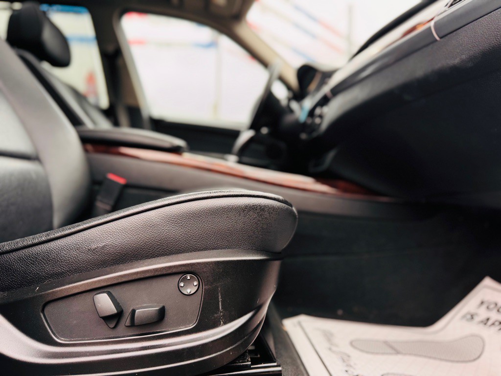 2011 BMW X5 Image 25