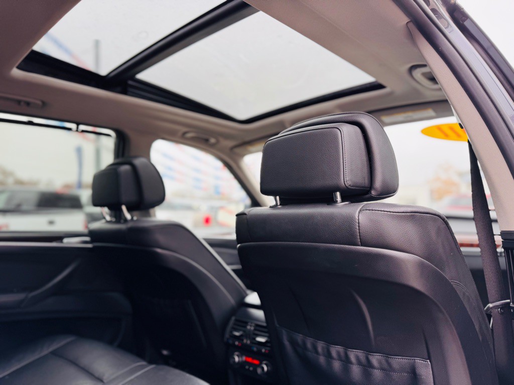 2011 BMW X5 Image 29