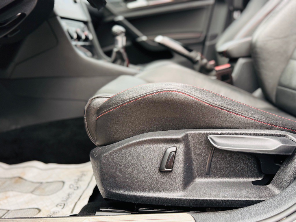 2020 Volkswagen GTI Image 30