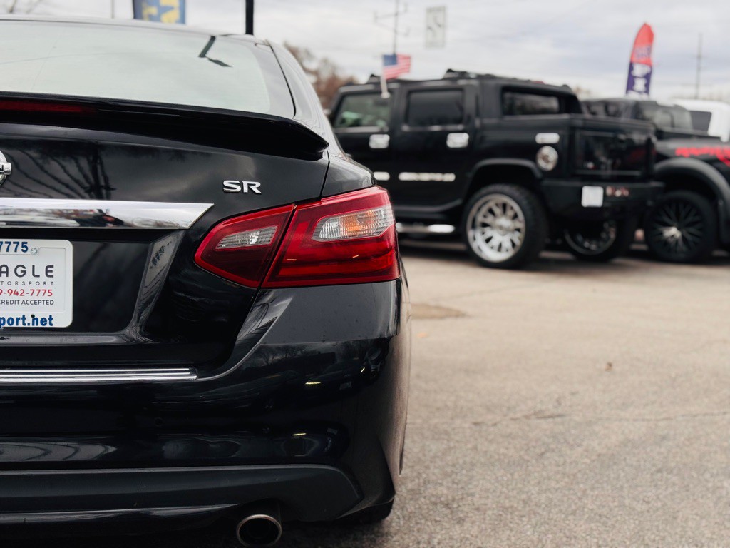 2017 Nissan Altima Image 8