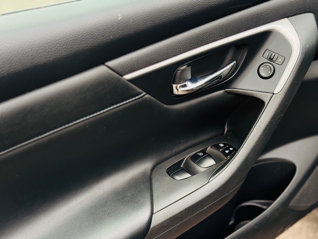 2017 Nissan Altima Image 15