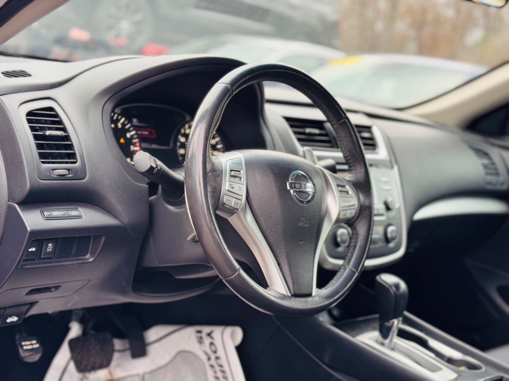 2017 Nissan Altima Image 16