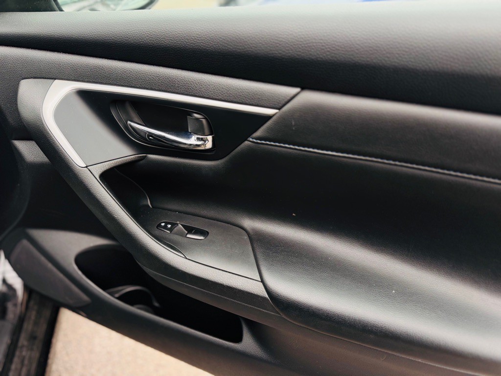 2017 Nissan Altima Image 19