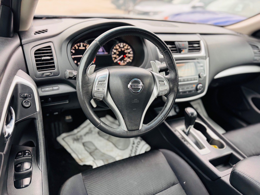2017 Nissan Altima Image 24