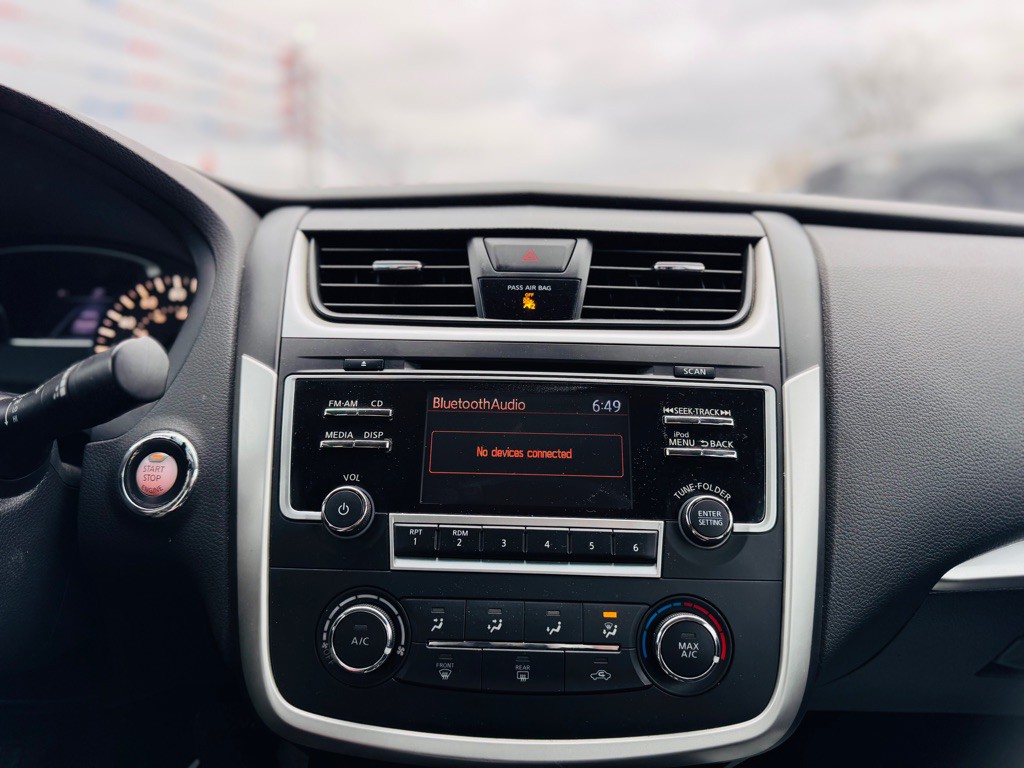 2017 Nissan Altima Image 32