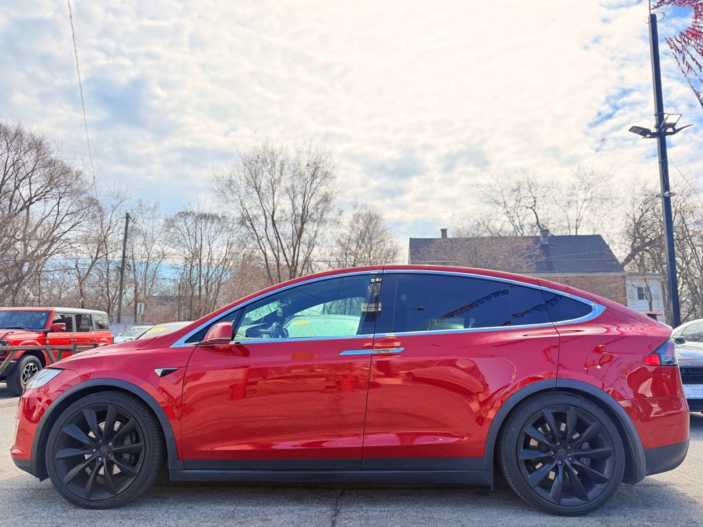 2017 Tesla Model X Image 10