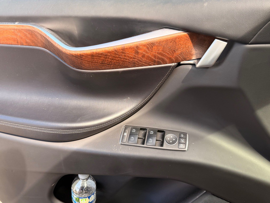 2017 Tesla Model X Image 14