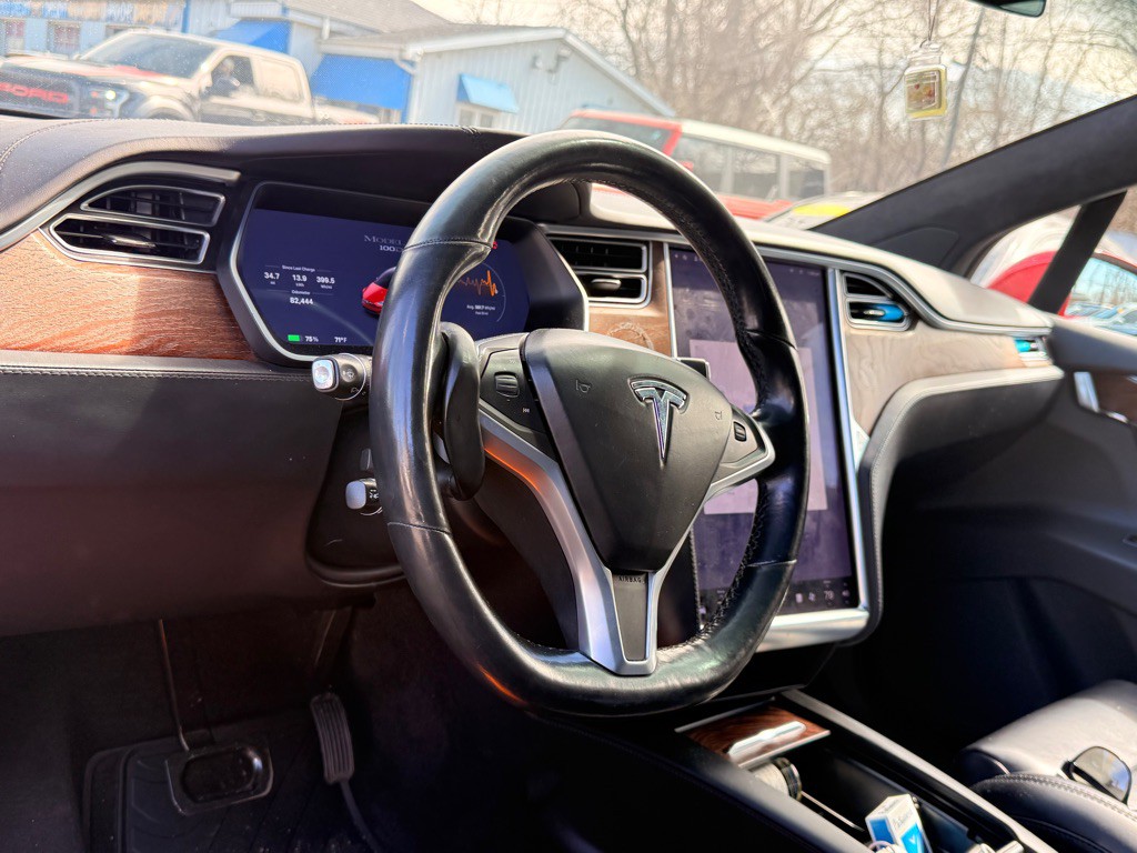 2017 Tesla Model X Image 15