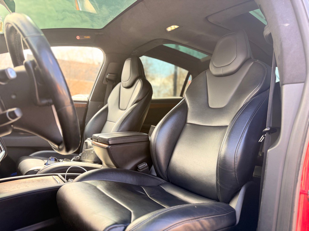 2017 Tesla Model X Image 16