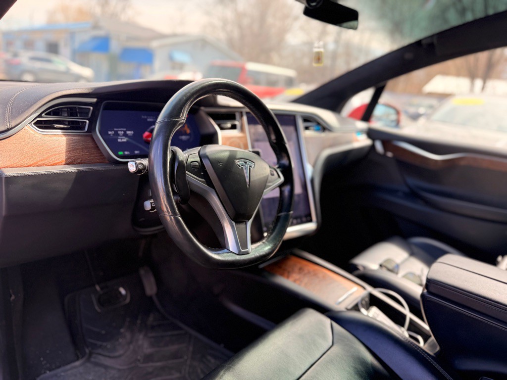2017 Tesla Model X Image 17
