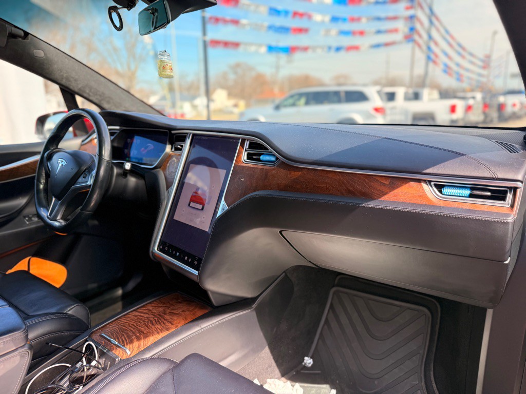 2017 Tesla Model X Image 18