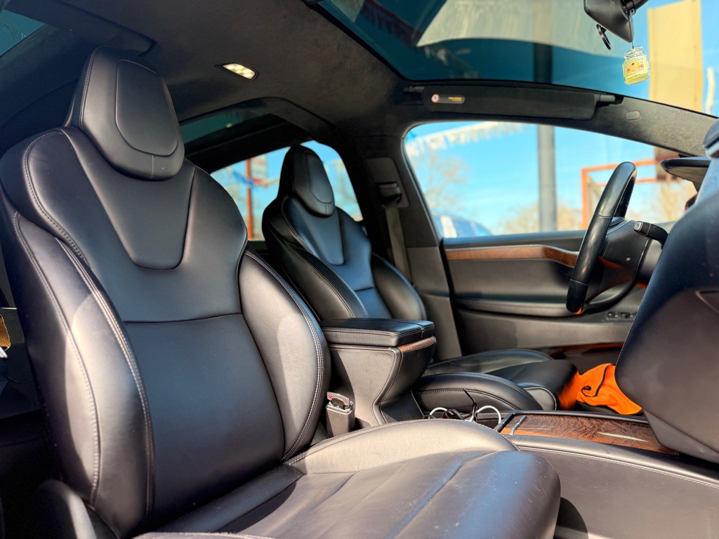 2017 Tesla Model X Image 20