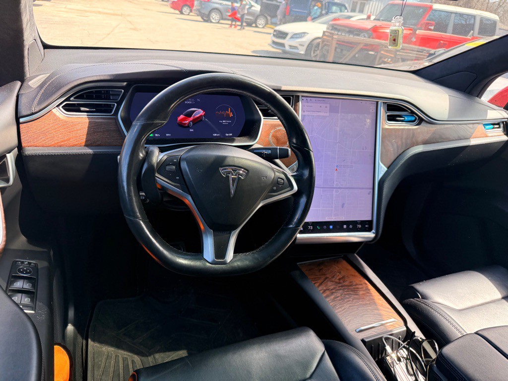 2017 Tesla Model X Image 22