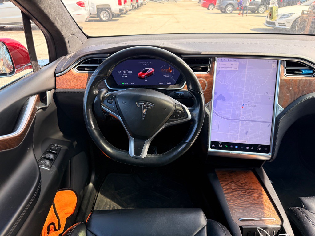 2017 Tesla Model X Image 23