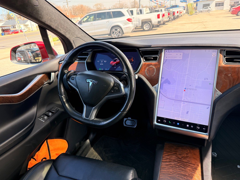 2017 Tesla Model X Image 24