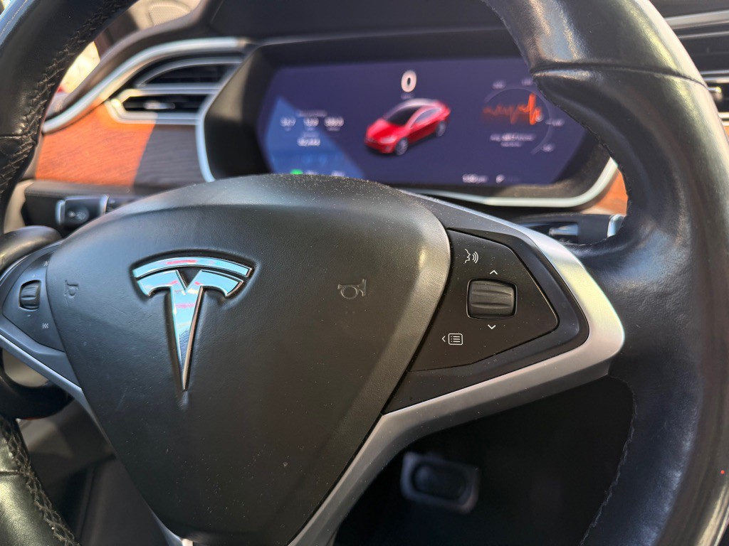 2017 Tesla Model X Image 27