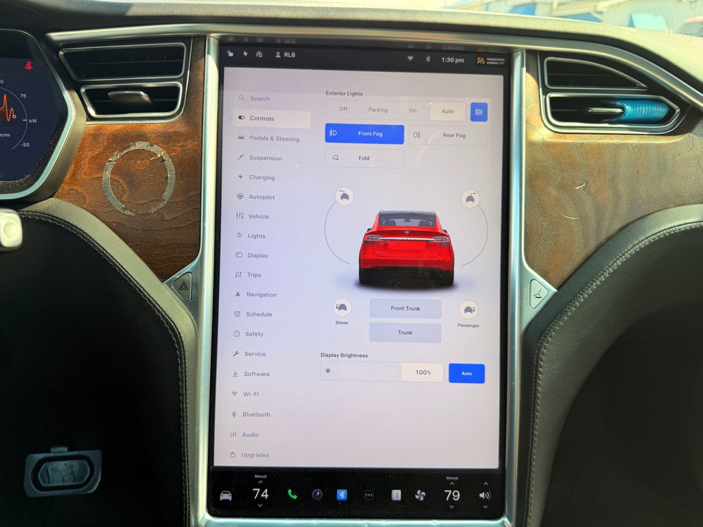 2017 Tesla Model X Image 28