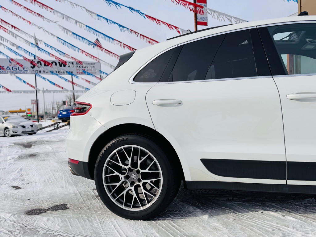 2018 Porsche Macan Image 10