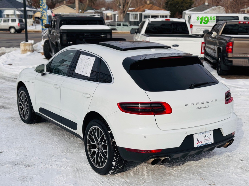 2018 Porsche Macan Image 16