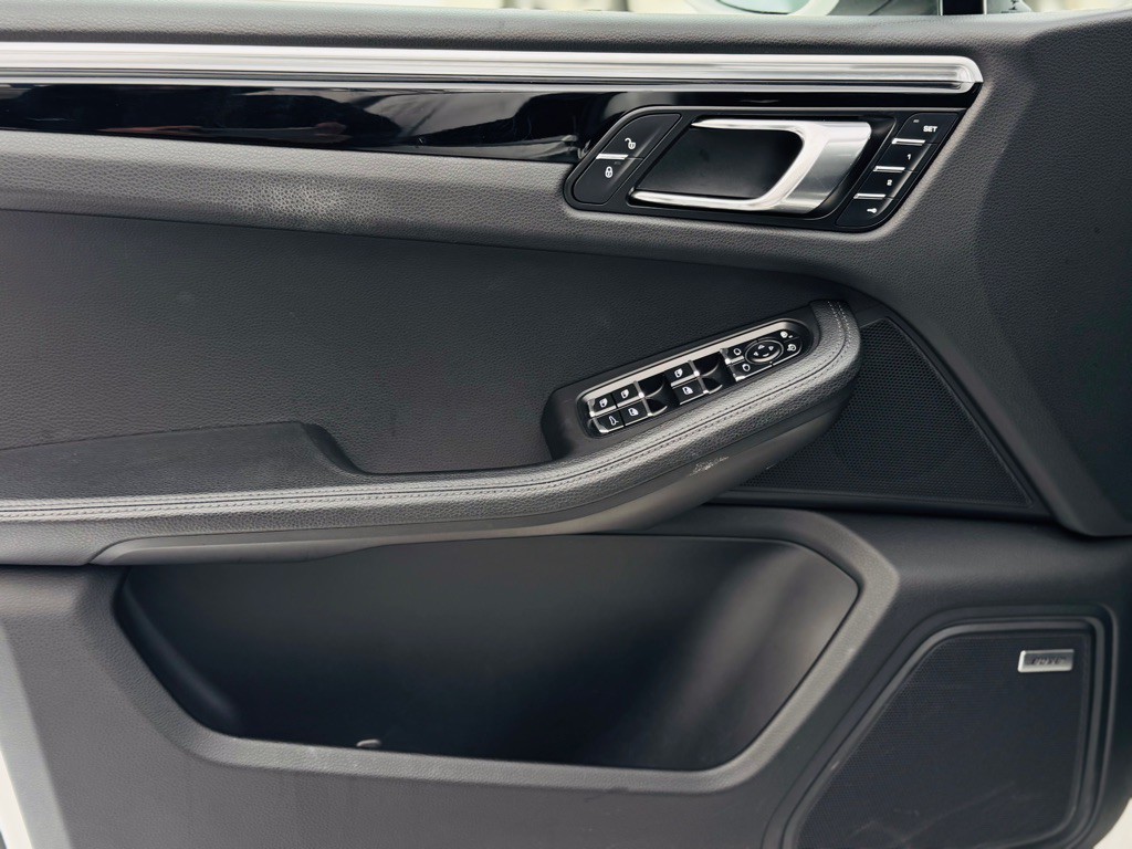 2018 Porsche Macan Image 28