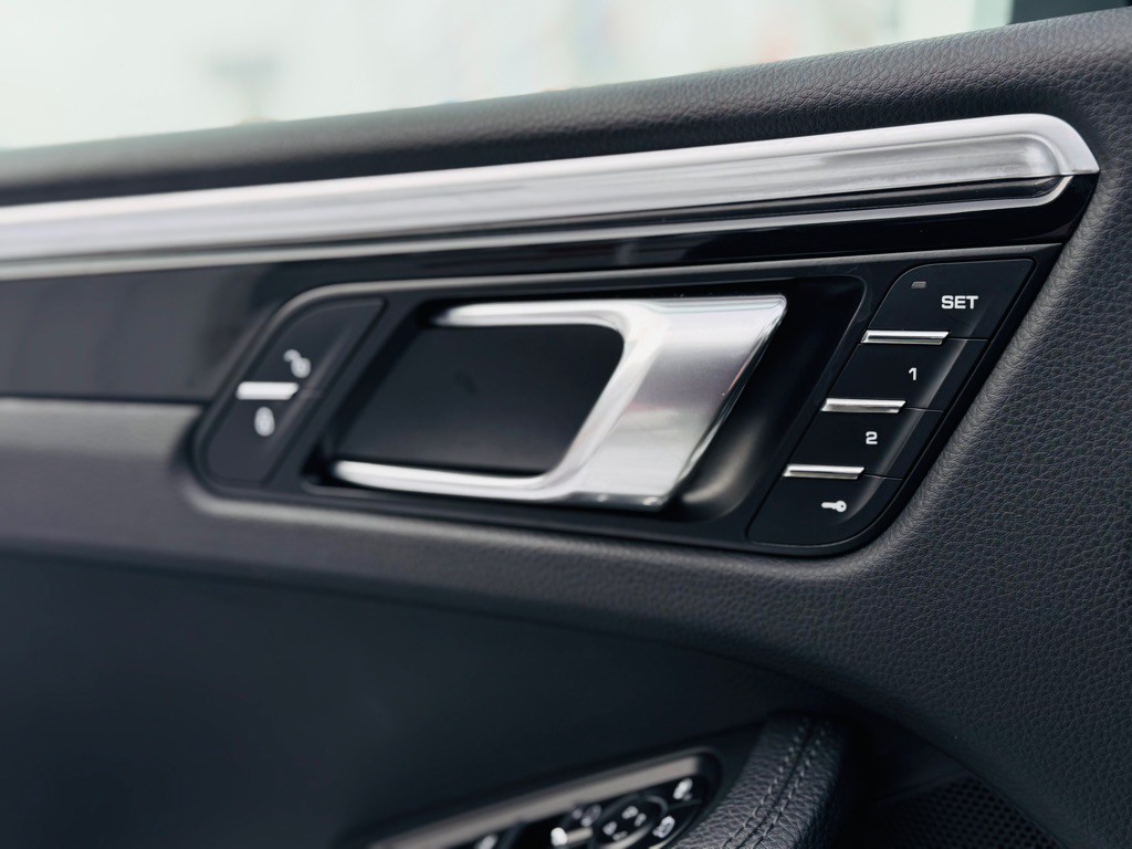 2018 Porsche Macan Image 29