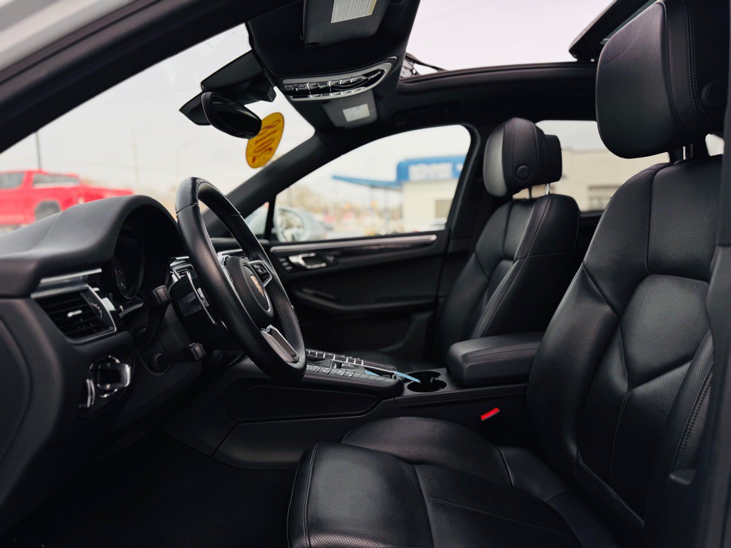 2018 Porsche Macan Image 34