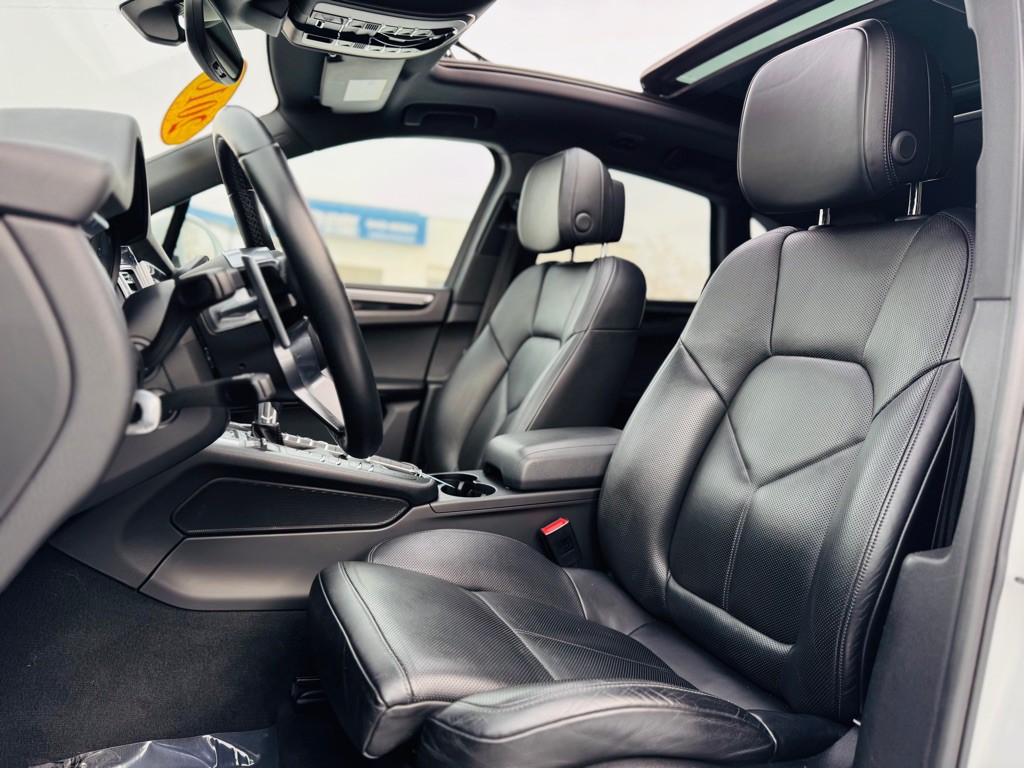 2018 Porsche Macan Image 35