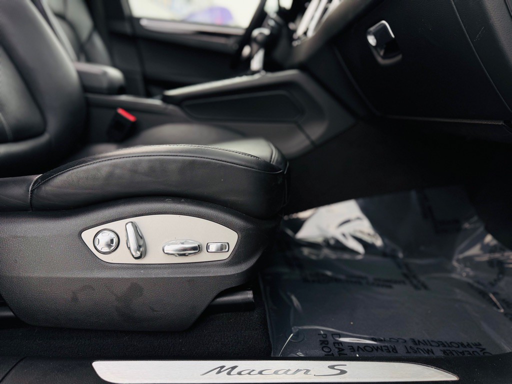 2018 Porsche Macan Image 42