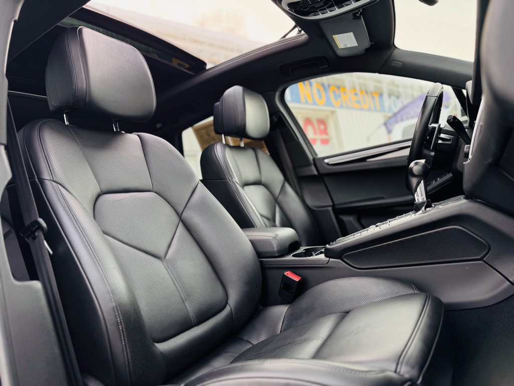 2018 Porsche Macan Image 43