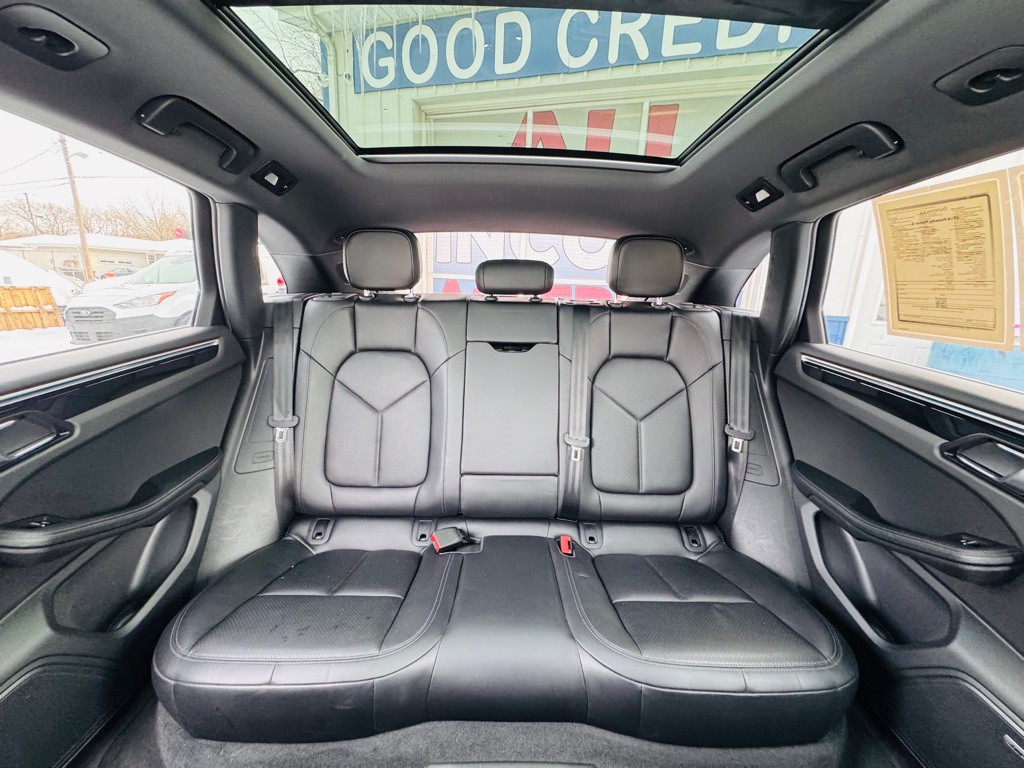 2018 Porsche Macan Image 44