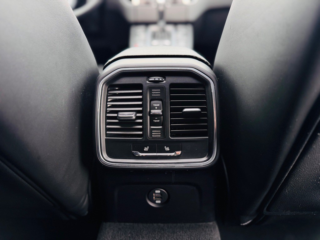 2018 Porsche Macan Image 45