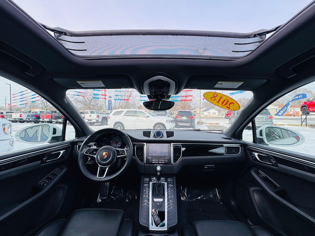2018 Porsche Macan Image 46